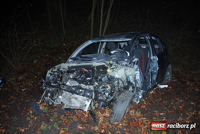 Zdjęcie w galerii na portalu naszraciborz.pl: Czołowe zderzenie na trasie Racibórz-Kornowac. Kierowca citroena zmarł w szpitalu wiadomości z regionu