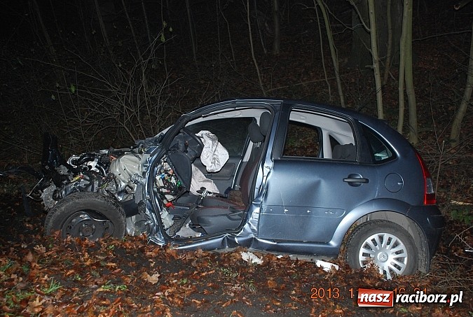 Zdjęcie w galerii na portalu naszraciborz.pl: Czołowe zderzenie na trasie Racibórz-Kornowac. Kierowca citroena zmarł w szpitalu wiadomości z regionu
