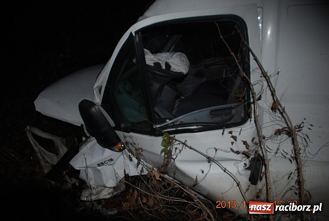 Zdjęcie w galerii na portalu naszraciborz.pl: Czołowe zderzenie na trasie Racibórz-Kornowac. Kierowca citroena zmarł w szpitalu wiadomości z regionu