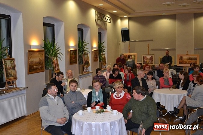 Zdjęcie w galerii na portalu naszraciborz.pl: Wieczór przy świecach w Tworkowie wiadomości z regionu