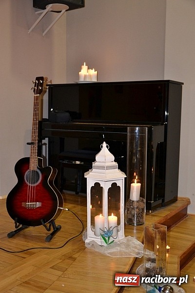 Zdjęcie w galerii na portalu naszraciborz.pl: Wieczór przy świecach w Tworkowie wiadomości z regionu