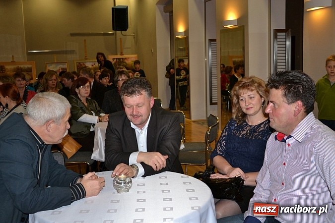 Zdjęcie w galerii na portalu naszraciborz.pl: Wieczór przy świecach w Tworkowie wiadomości z regionu