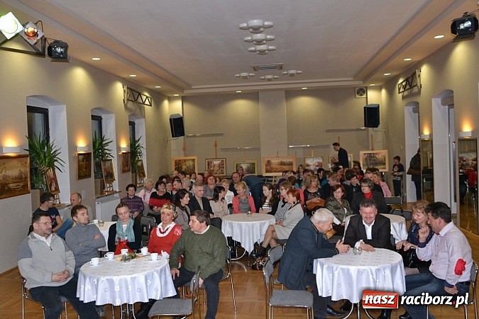 Zdjęcie w galerii na portalu naszraciborz.pl: Wieczór przy świecach w Tworkowie wiadomości z regionu