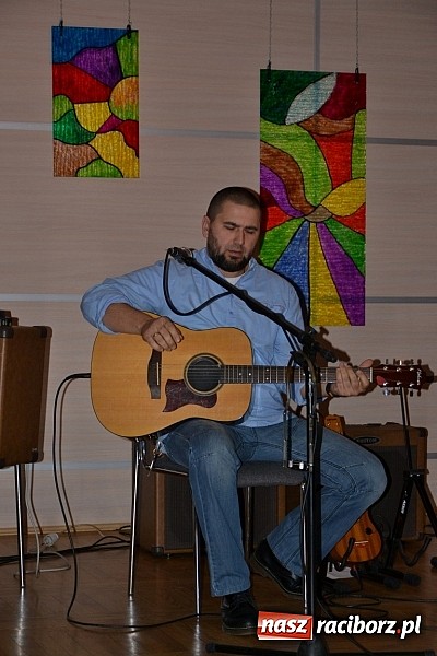 Zdjęcie w galerii na portalu naszraciborz.pl: Wieczór przy świecach w Tworkowie wiadomości z regionu