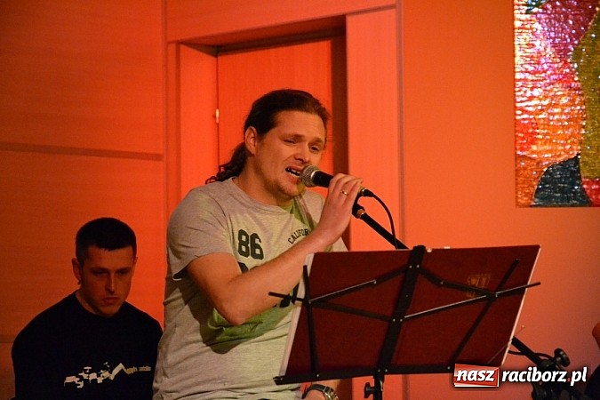 Zdjęcie w galerii na portalu naszraciborz.pl: Wieczór przy świecach w Tworkowie wiadomości z regionu