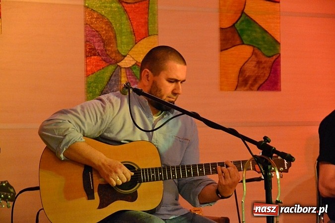 Zdjęcie w galerii na portalu naszraciborz.pl: Wieczór przy świecach w Tworkowie wiadomości z regionu