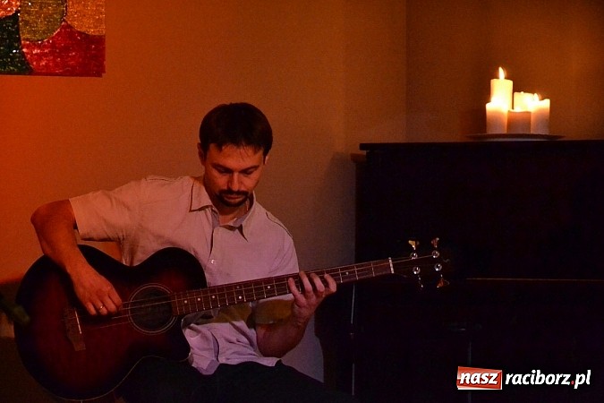 Zdjęcie w galerii na portalu naszraciborz.pl: Wieczór przy świecach w Tworkowie wiadomości z regionu