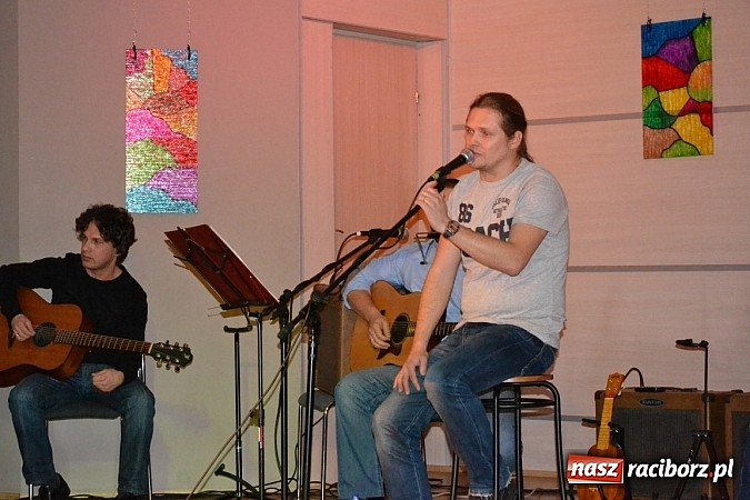 Zdjęcie w galerii na portalu naszraciborz.pl: Wieczór przy świecach w Tworkowie wiadomości z regionu