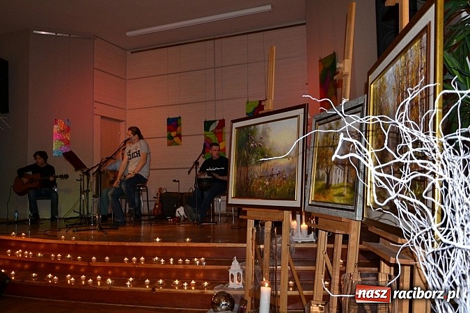 Zdjęcie w galerii na portalu naszraciborz.pl: Wieczór przy świecach w Tworkowie wiadomości z regionu