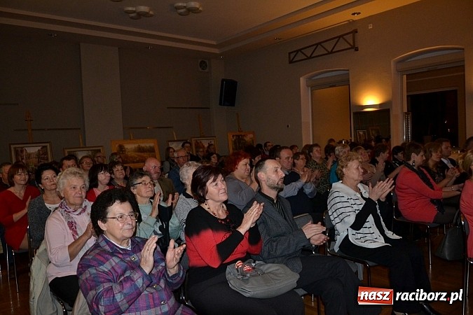 Zdjęcie w galerii na portalu naszraciborz.pl: Wieczór przy świecach w Tworkowie wiadomości z regionu