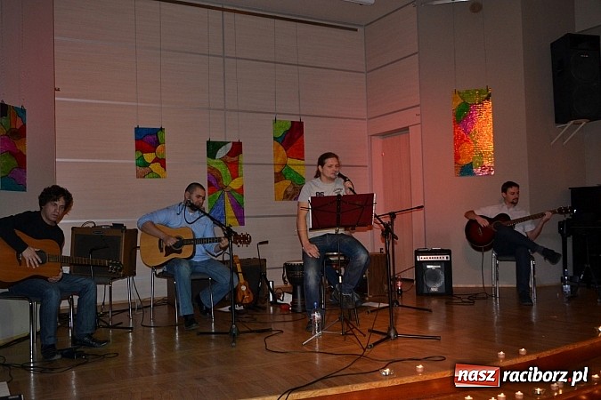 Zdjęcie w galerii na portalu naszraciborz.pl: Wieczór przy świecach w Tworkowie wiadomości z regionu