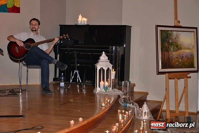 Zdjęcie w galerii na portalu naszraciborz.pl: Wieczór przy świecach w Tworkowie wiadomości z regionu