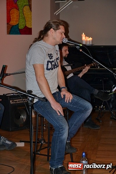 Zdjęcie w galerii na portalu naszraciborz.pl: Wieczór przy świecach w Tworkowie wiadomości z regionu