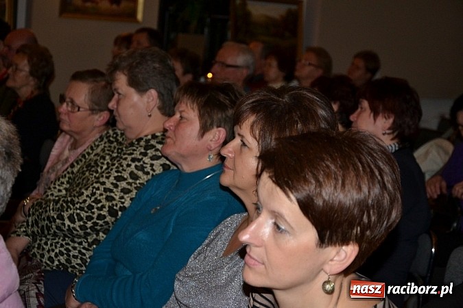 Zdjęcie w galerii na portalu naszraciborz.pl: Wieczór przy świecach w Tworkowie wiadomości z regionu