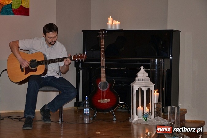 Zdjęcie w galerii na portalu naszraciborz.pl: Wieczór przy świecach w Tworkowie wiadomości z regionu