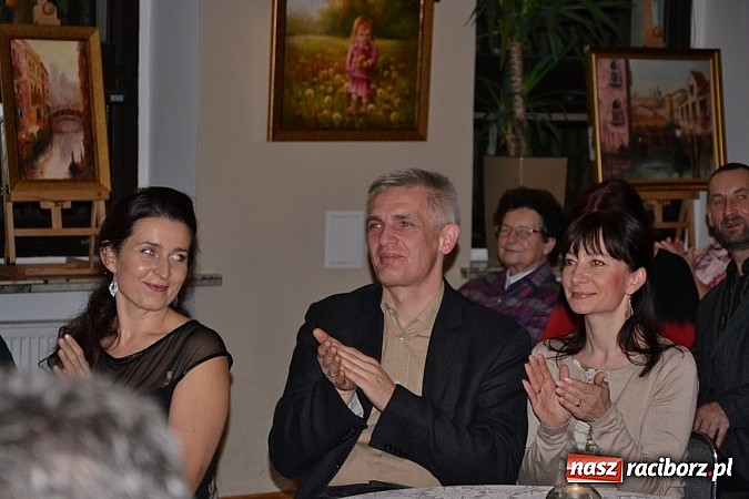 Zdjęcie w galerii na portalu naszraciborz.pl: Wieczór przy świecach w Tworkowie wiadomości z regionu