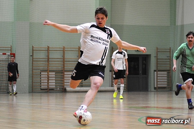 Zdjęcie w galerii na portalu naszraciborz.pl: Tritle nie dały szans MOW-owi Rudy wiadomości z regionu