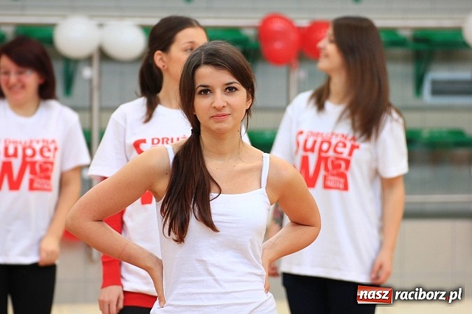 Zdjęcie w galerii na portalu naszraciborz.pl: Szlachetna Paczka: Happening z zumbą i aikido wiadomości z regionu