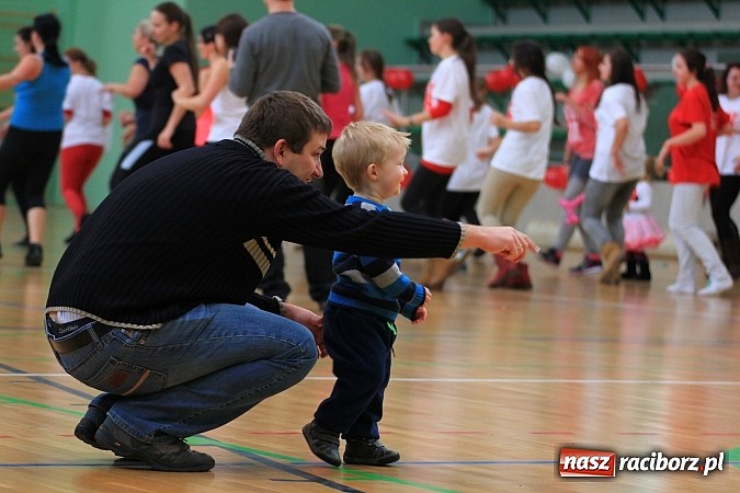 Zdjęcie w galerii na portalu naszraciborz.pl: Szlachetna Paczka: Happening z zumbą i aikido wiadomości z regionu