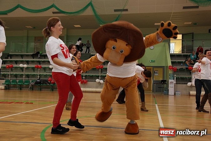 Zdjęcie w galerii na portalu naszraciborz.pl: Szlachetna Paczka: Happening z zumbą i aikido wiadomości z regionu