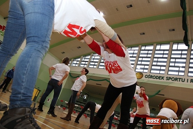 Zdjęcie w galerii na portalu naszraciborz.pl: Szlachetna Paczka: Happening z zumbą i aikido wiadomości z regionu