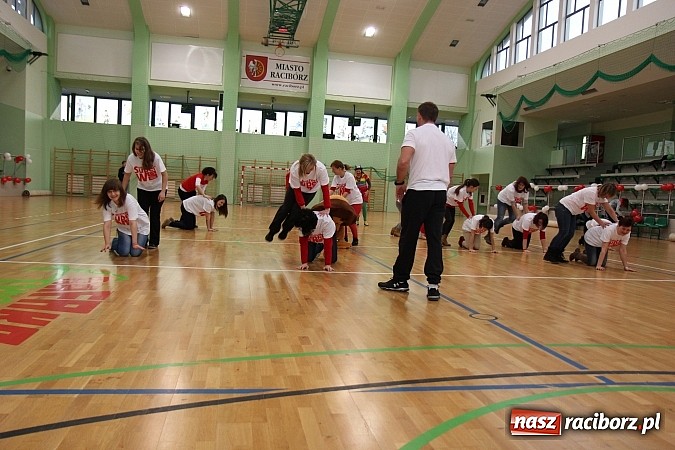 Zdjęcie w galerii na portalu naszraciborz.pl: Szlachetna Paczka: Happening z zumbą i aikido wiadomości z regionu