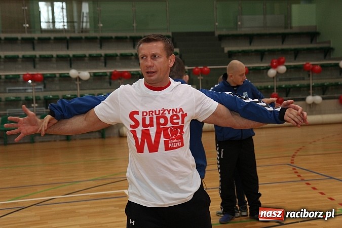 Zdjęcie w galerii na portalu naszraciborz.pl: Szlachetna Paczka: Happening z zumbą i aikido wiadomości z regionu