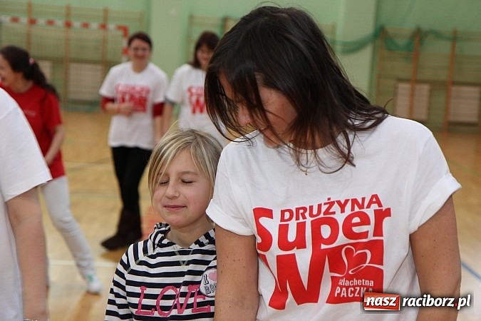 Zdjęcie w galerii na portalu naszraciborz.pl: Szlachetna Paczka: Happening z zumbą i aikido wiadomości z regionu