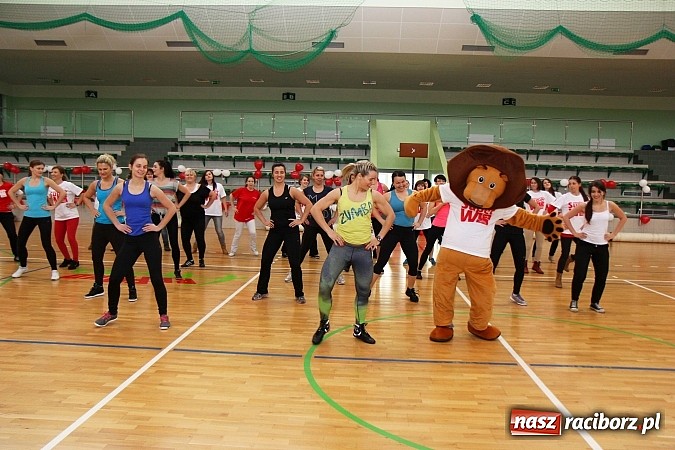 Zdjęcie w galerii na portalu naszraciborz.pl: Szlachetna Paczka: Happening z zumbą i aikido wiadomości z regionu