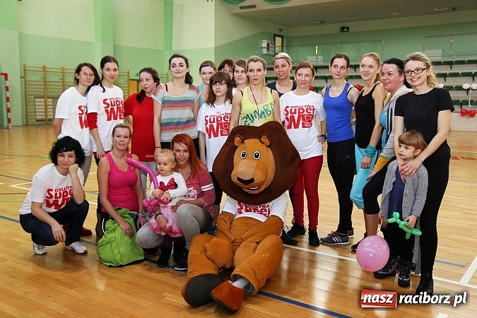 Zdjęcie w galerii na portalu naszraciborz.pl: Szlachetna Paczka: Happening z zumbą i aikido wiadomości z regionu