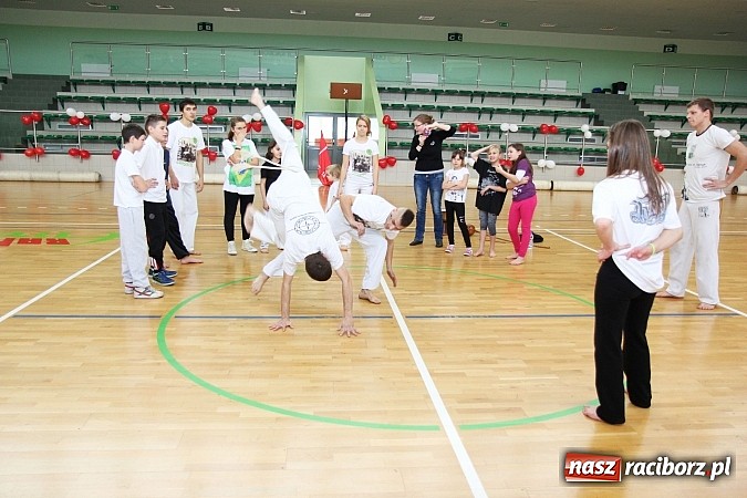 Zdjęcie w galerii na portalu naszraciborz.pl: Szlachetna Paczka: Happening z zumbą i aikido wiadomości z regionu