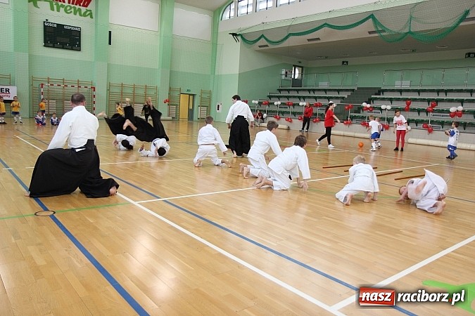 Zdjęcie w galerii na portalu naszraciborz.pl: Szlachetna Paczka: Happening z zumbą i aikido wiadomości z regionu