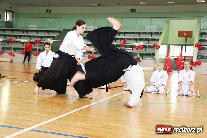 Zdjęcie w galerii na portalu naszraciborz.pl: Szlachetna Paczka: Happening z zumbą i aikido wiadomości z regionu