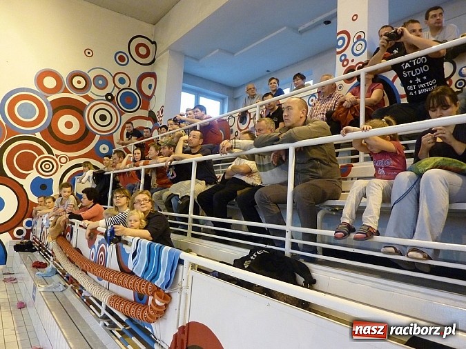 Zdjęcie w galerii na portalu naszraciborz.pl: Pływackie Mikołajki na pływalni PWSZ wiadomości z regionu