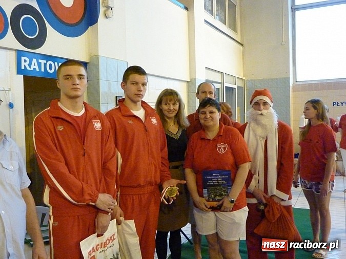Zdjęcie w galerii na portalu naszraciborz.pl: Pływackie Mikołajki na pływalni PWSZ wiadomości z regionu