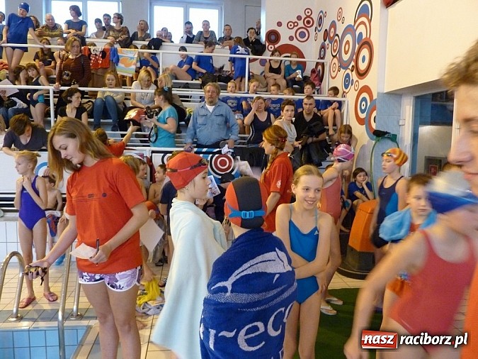 Zdjęcie w galerii na portalu naszraciborz.pl: Pływackie Mikołajki na pływalni PWSZ wiadomości z regionu