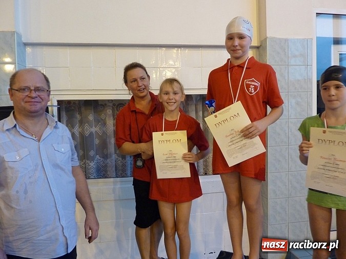 Zdjęcie w galerii na portalu naszraciborz.pl: Pływackie Mikołajki na pływalni PWSZ wiadomości z regionu