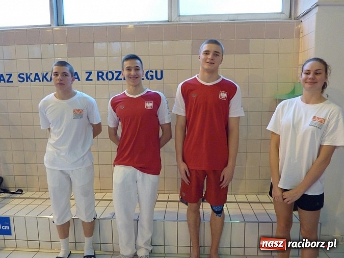 Zdjęcie w galerii na portalu naszraciborz.pl: Pływackie Mikołajki na pływalni PWSZ wiadomości z regionu