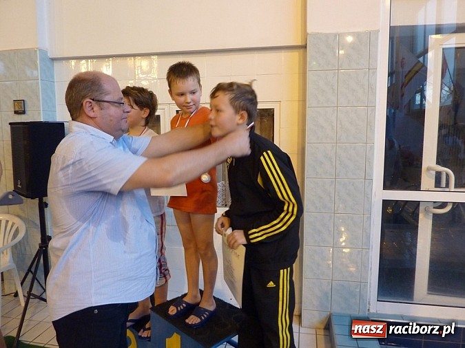 Zdjęcie w galerii na portalu naszraciborz.pl: Pływackie Mikołajki na pływalni PWSZ wiadomości z regionu