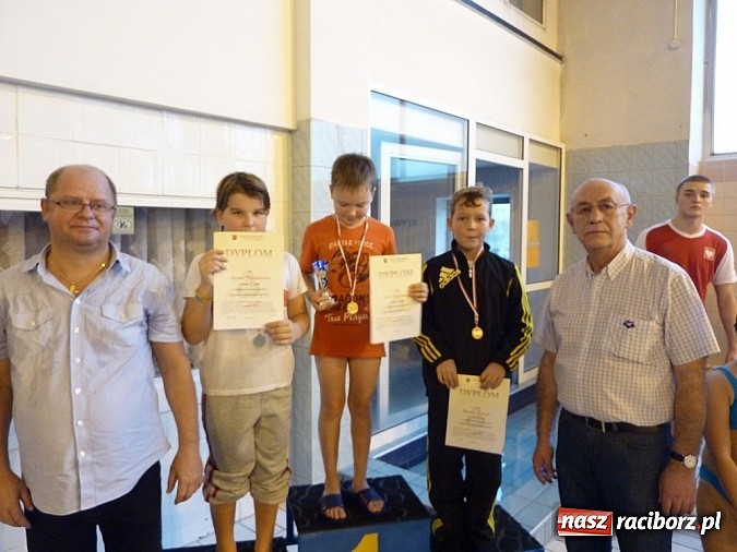 Zdjęcie w galerii na portalu naszraciborz.pl: Pływackie Mikołajki na pływalni PWSZ wiadomości z regionu