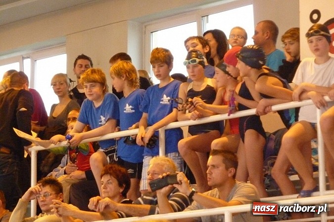 Zdjęcie w galerii na portalu naszraciborz.pl: Pływackie Mikołajki na pływalni PWSZ wiadomości z regionu