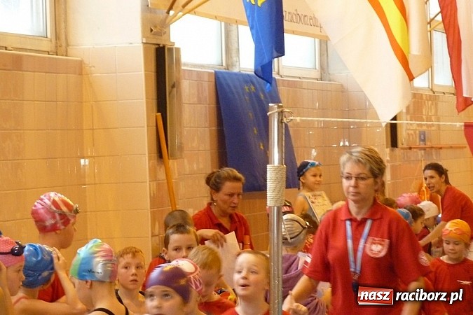 Zdjęcie w galerii na portalu naszraciborz.pl: Pływackie Mikołajki na pływalni PWSZ wiadomości z regionu
