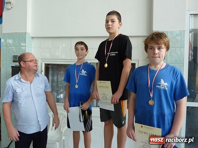 Zdjęcie w galerii na portalu naszraciborz.pl: Pływackie Mikołajki na pływalni PWSZ wiadomości z regionu