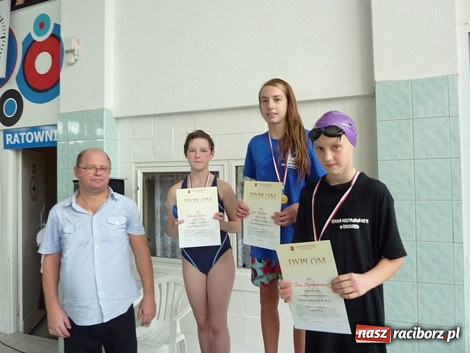 Zdjęcie w galerii na portalu naszraciborz.pl: Pływackie Mikołajki na pływalni PWSZ wiadomości z regionu