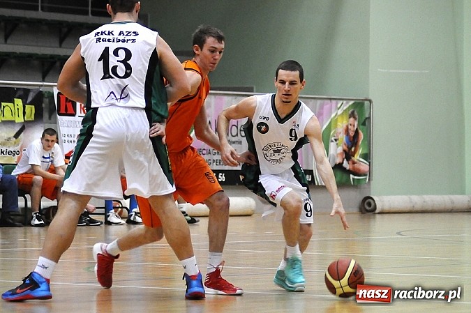 Zdjęcie w galerii na portalu naszraciborz.pl: Koszykówka. Święty Mikołaj łaskawy dla Katowic wiadomości z regionu