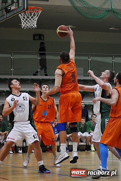 Zdjęcie w galerii na portalu naszraciborz.pl: Koszykówka. Święty Mikołaj łaskawy dla Katowic wiadomości z regionu