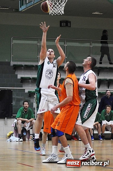 Zdjęcie w galerii na portalu naszraciborz.pl: Koszykówka. Święty Mikołaj łaskawy dla Katowic wiadomości z regionu