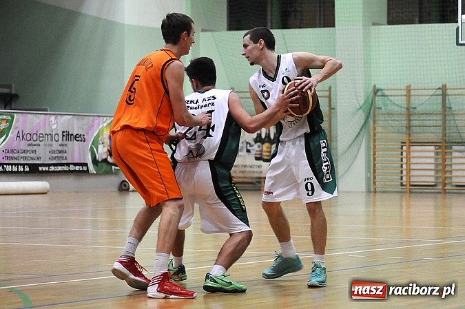 Zdjęcie w galerii na portalu naszraciborz.pl: Koszykówka. Święty Mikołaj łaskawy dla Katowic wiadomości z regionu