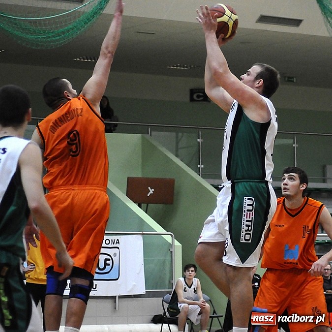 Zdjęcie w galerii na portalu naszraciborz.pl: Koszykówka. Święty Mikołaj łaskawy dla Katowic wiadomości z regionu