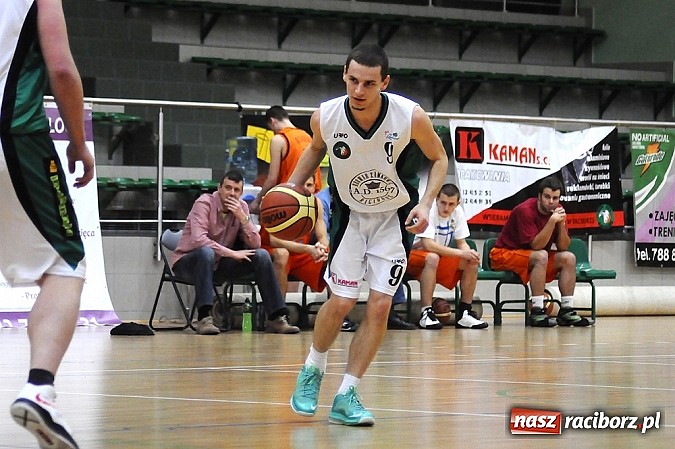 Zdjęcie w galerii na portalu naszraciborz.pl: Koszykówka. Święty Mikołaj łaskawy dla Katowic wiadomości z regionu